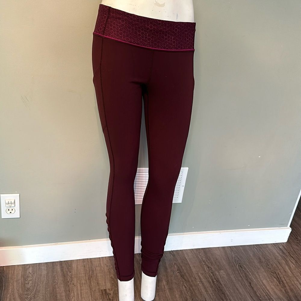 Lululemon size 8 leggings with pockets